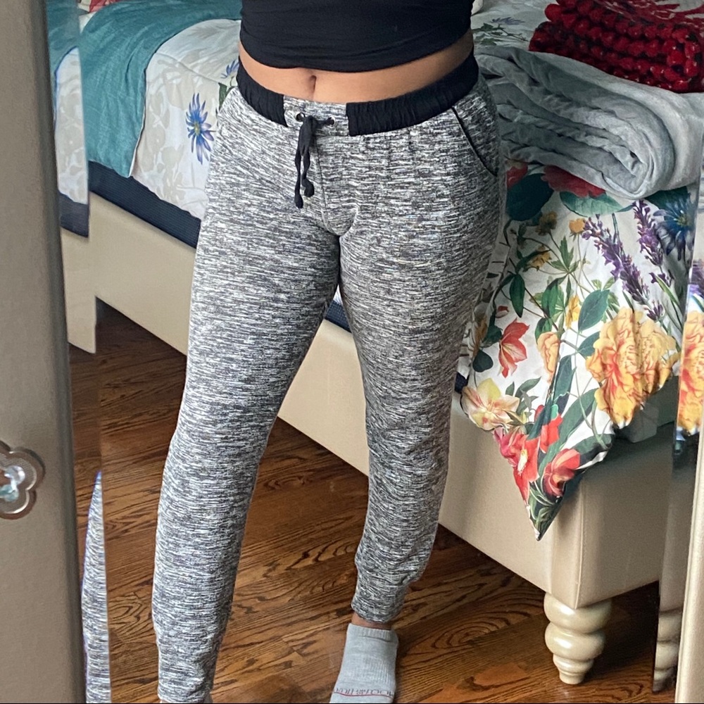 SOLD!!❤️ FOREVER 21 GRAY MARLED JOGGERS